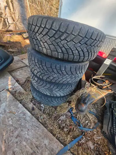 4 rims , tires & hubcaps. 15" Were on a mk6 jetta tdi I parted out . $200 located outside of windsor