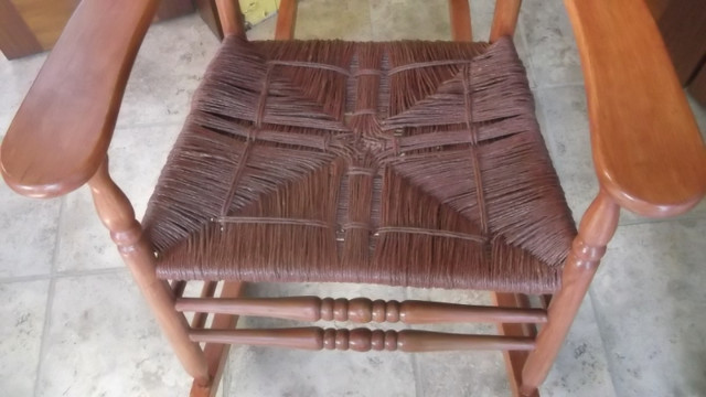 Chaise berçante antique dans Chaises, Fauteuils inclinables  à Trois-Rivières