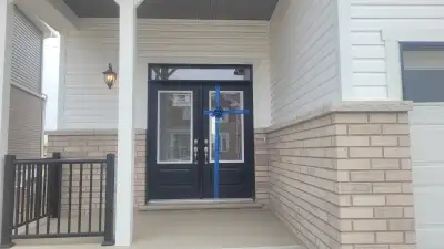 A master bedroom with 3 pcs ensuite and a walk in closet is available for single/couple sharing in a...