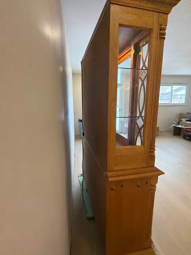 traditional style china cabinet made of wood in Bookcases & Shelving Units in Oakville / Halton Region - Image 5