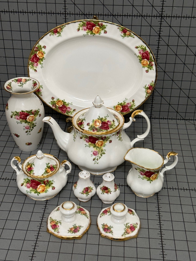 Old Country Roses Royal Albert England Bone China - Asking price in Kitchen & Dining Wares in Mississauga / Peel Region - Image 2