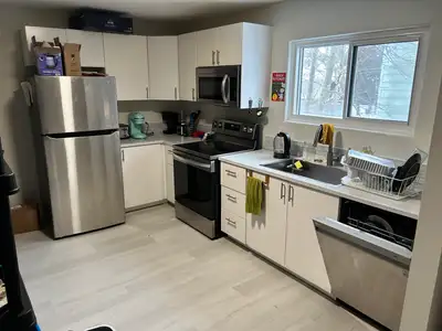 3 bedroom apartment available in Halifax. - 2 Parking spots - In unit laundry - Top floor of three s...