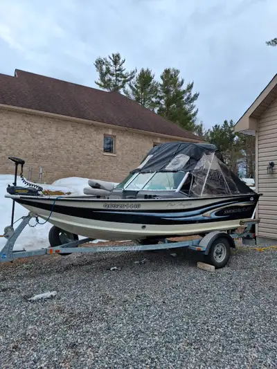 2011 Smokercraft Pro Angler XL Bateau a vendre. $16900 Full équipé, Smoker craft Pro Angler XL 2011...