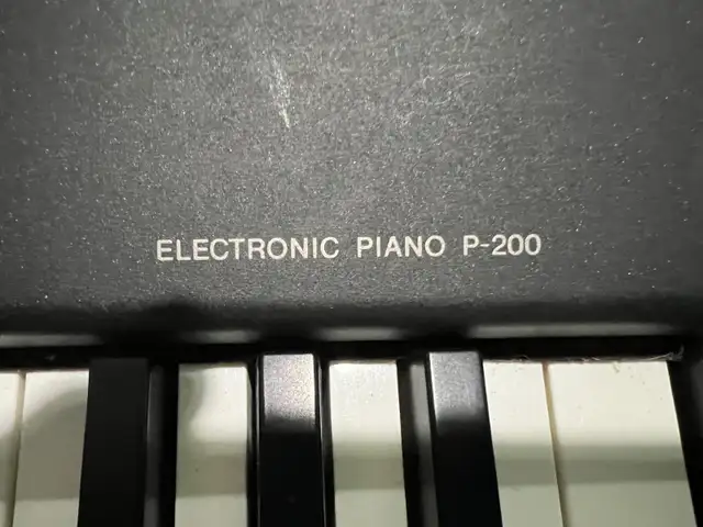 Keyboard Yamaha full lenght with stand etcc in Pianos & Keyboards in Longueuil / South Shore - Image 2