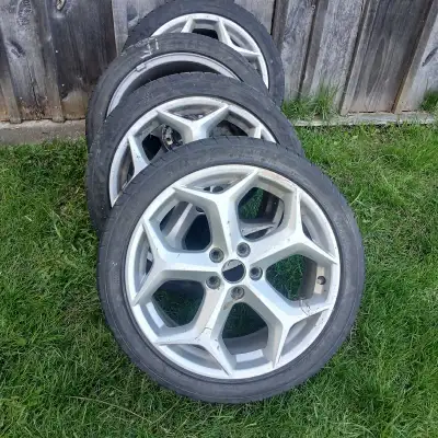 Set of wheels off a 2014 ford focus. P235/40R18. Goodyear Eagle F1 tires 400 or best offer