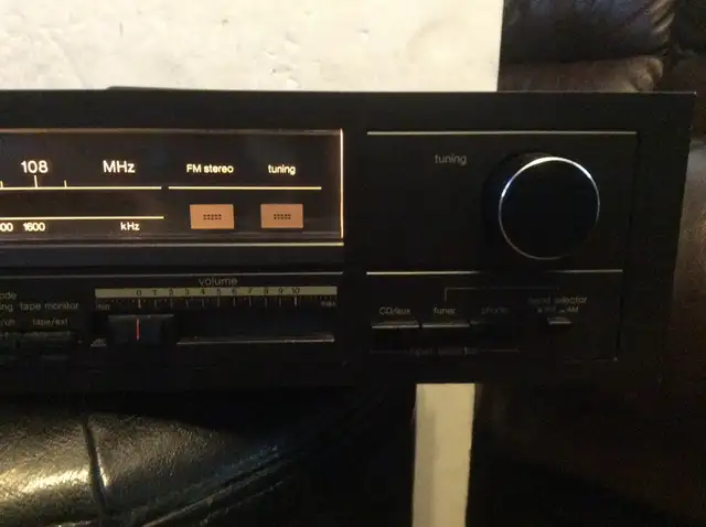 VINTAGE TECHNICS SA 130 AM FM STEREO RECEIVER AMPLIFIER in Stereo Systems & Home Theatre in City of Toronto - Image 5