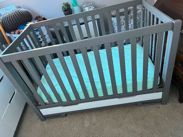 Solid wood convertible crib furniture set in Cribs in Edmonton