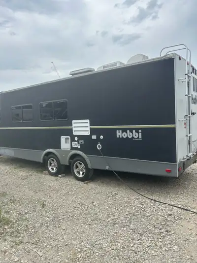 2008 toy haulier. by Keystone sleeps five people 26 foot. It has stove microwave kitchen sink washro...