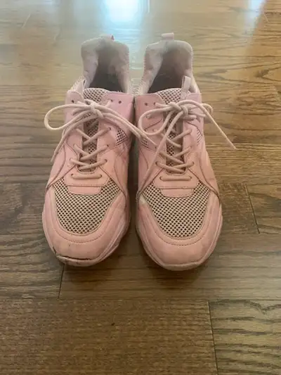 Women pink Steve Madden sneakers in good/fair condition. Size 8.5. $20