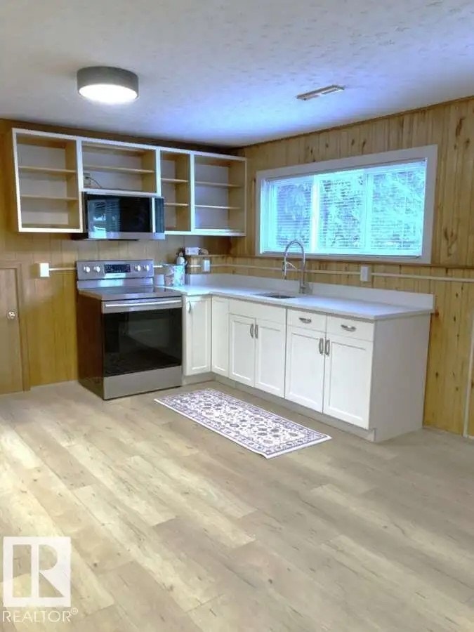 Private 1-Bedroom Suite in a House -Separate Entrance– West End 4