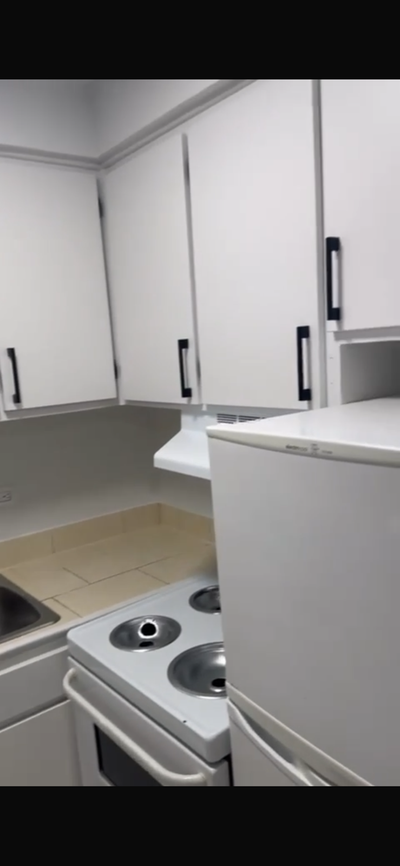 appartement très propre a louer centre ville appeler 8197016017 enquête de crédit très belle vue, ph...