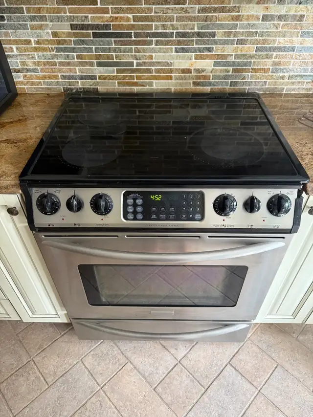 Cuisinière --- en attente in Stoves, Ovens & Ranges in Laval / North Shore - Image 2