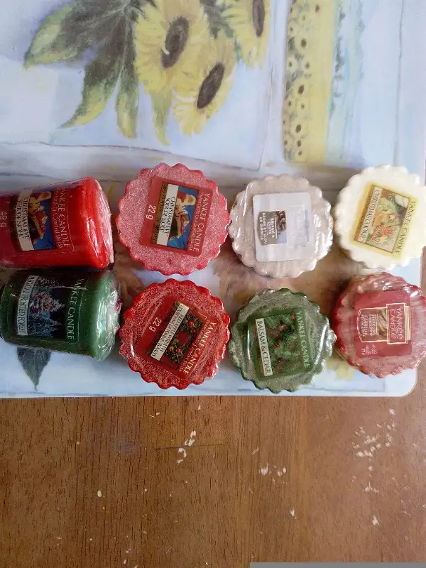 Yankee Candle Christmas wax lot in Home Décor & Accents in Barrie - Image 5