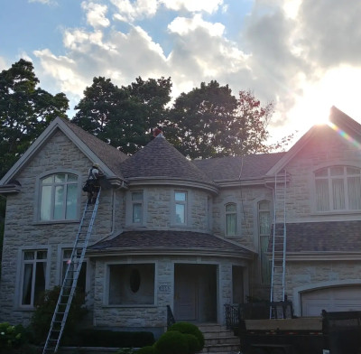 ROOFING and REPAIRS. High quality local roof installers!