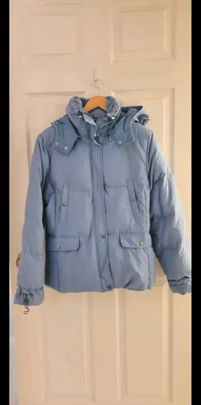 Selling a down feather winter jacket for women. 70% down, 30% feathers. Size large (fits someone bet...