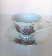Bone china teacup & saucer, red roses design