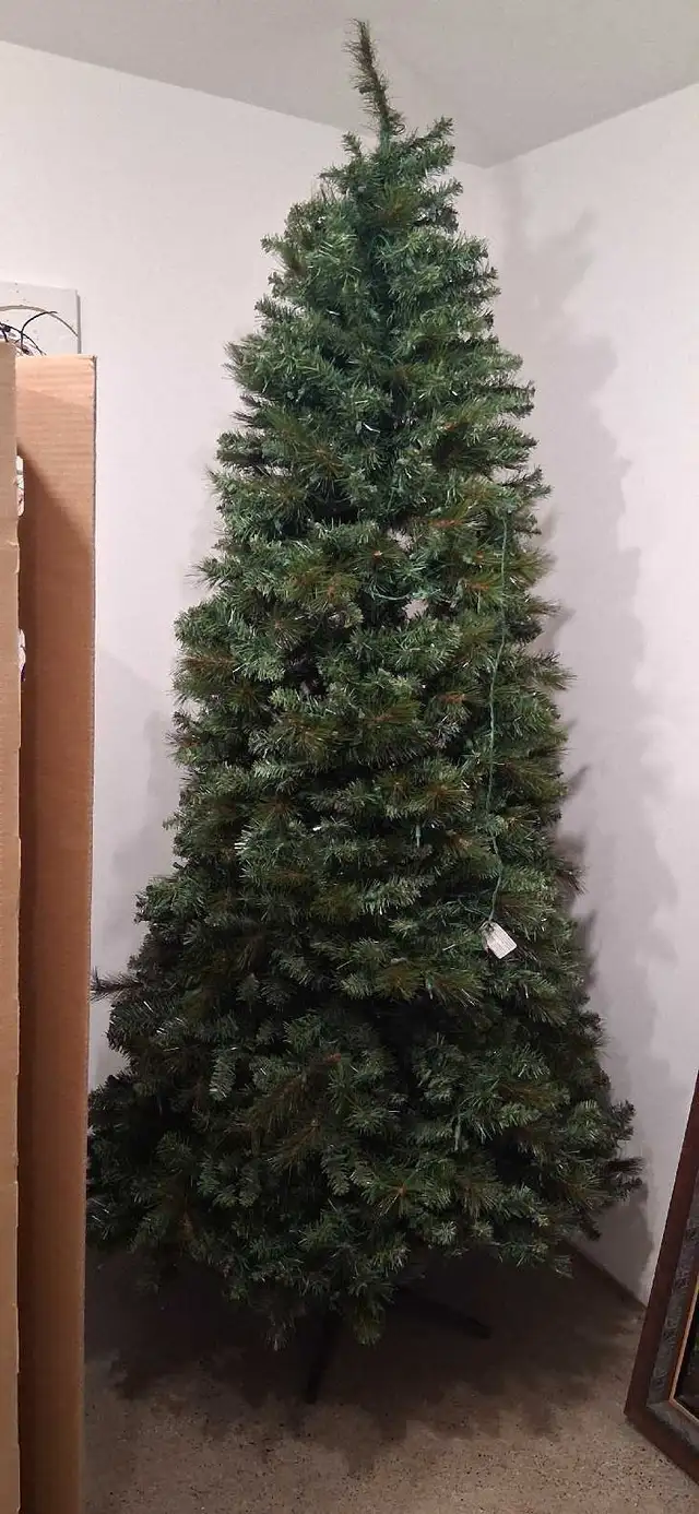 7.5' Pre-lit Tree606389494654576641