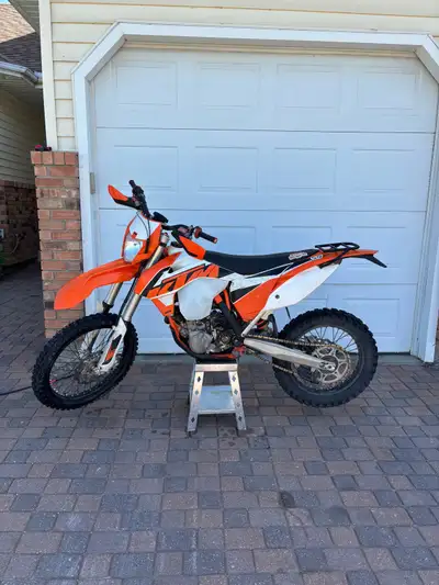 2016 KTM 450 XC-W Start great. Runs great. Super fast. Good in trails. Trail ridden and always store...