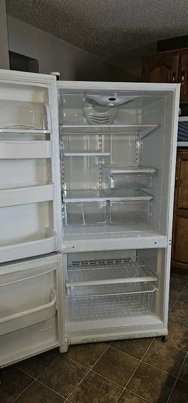 Refrigerator  in Refrigerators in Portage la Prairie - Image 3