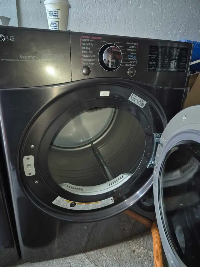 LG washer and dryer in Washers & Dryers in City of Montréal - Image 6