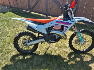 2023 KTM 300 XC TBI Converted front fork - from air to conventional oil. Mature owner - mostly used...