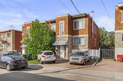 5 et demi à louer, haut d'un triplex, libre présentement