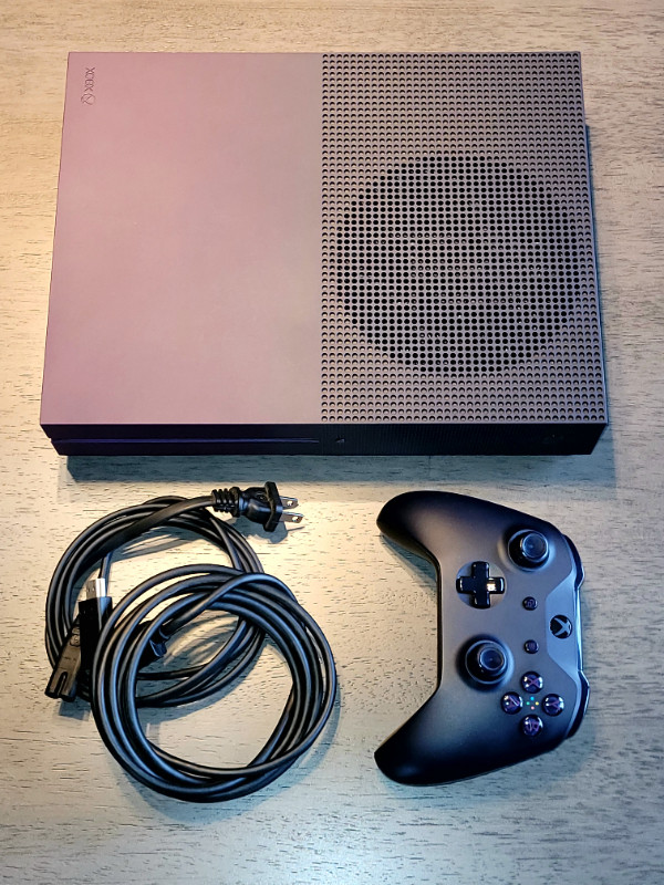 Xbox One S 1TB Console - Fortnite Battle Royale Special Edition dans XBOX One  à Longueuil/Rive Sud