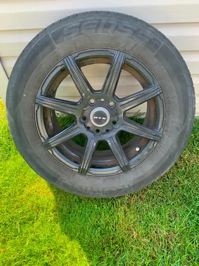 195/65/15 Summer tires on RTX black rims Pneus d'ete sur jantes RTX noir Bolts / Boulons 5 x 112 inc...