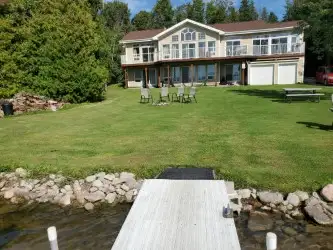 Fantastic Lakefront cottage in Ontario in Canada - Image 2