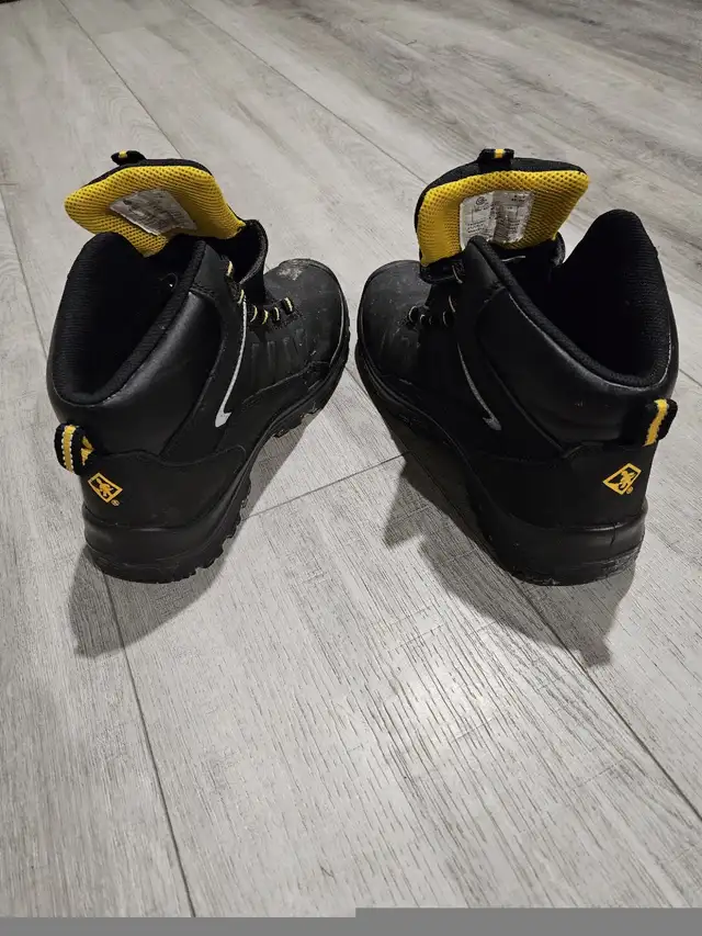 Steel toes boots - Men 9 in Men's Shoes in Oakville / Halton Region - Image 4