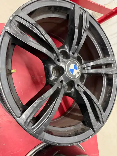 Theese came of my 2019 x3. The rims are original and has no dents.