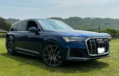 Take over this fully loaded 2022 Audi Q7 Technik with a rare low payment and low kilometers! This lu...