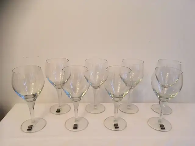 8 Verres Vin de Crystal Roscher8 Crystal Wine Glasses in Kitchen & Dining Wares in City of Montréal - Image 2