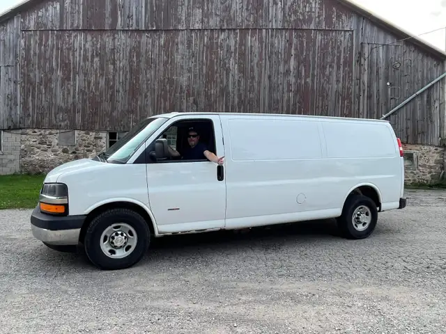 MAN WITH A VAN64519988420481120