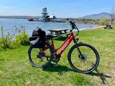Vélo électrique Velec City500 tout équipé, comme neuf $1950 .00, View more