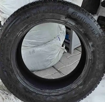 2 winter Tires in very good condition 245/60/R18 for 350$ for both. 2 Pneus d'hiver en très bonne co...