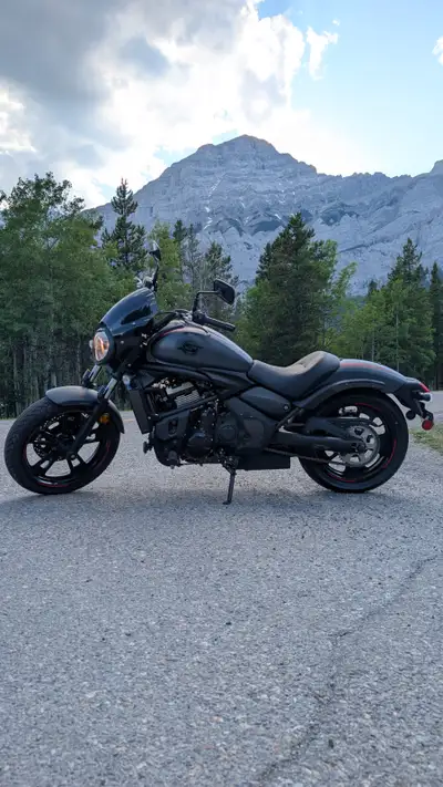 2024 Kawasaki Vulcan S 650 Cafe. Purchased in 2025 from an authorized dealer. 1,300 km on the odomet...