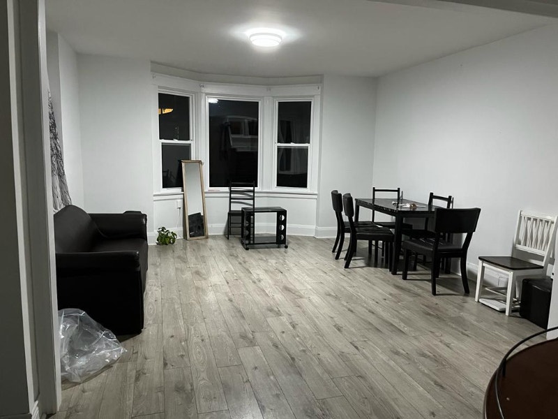 Rooms / Bsmt / main floor for rent in Scarboro several locations Room