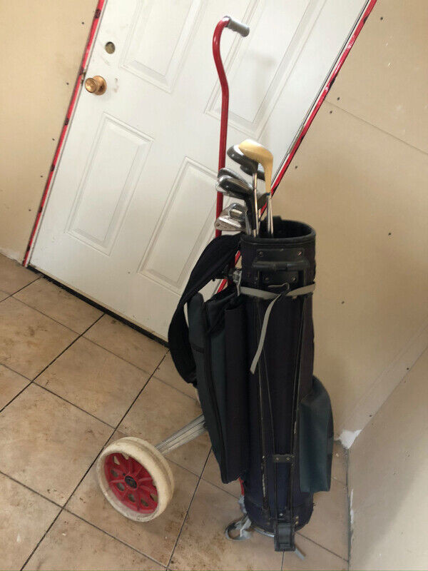 Golf clubs with bag and cart in Golf in Winnipeg - Image 2