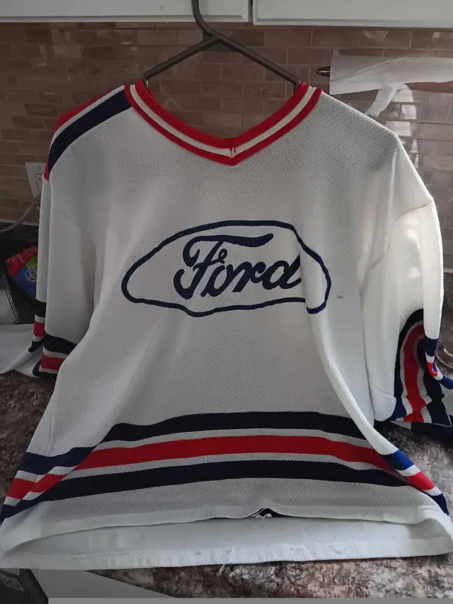 Ford Tough Collectbles hockey Sweater in Men's in Mississauga / Peel Region - Image 3