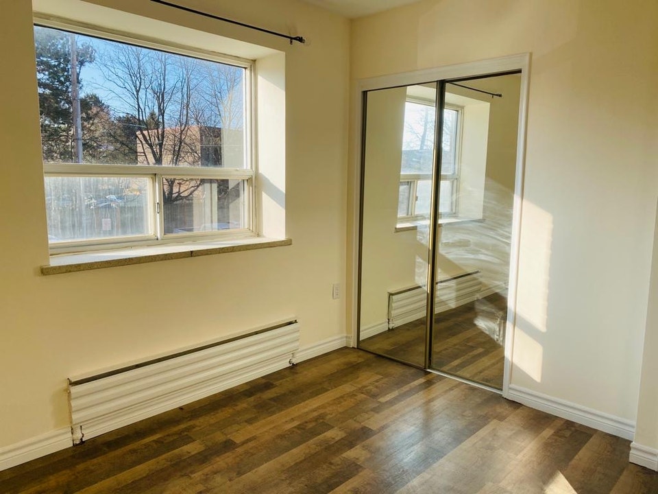 2 BD apartment @ Bathurst & Finch, newly renovated only 2090$ 5