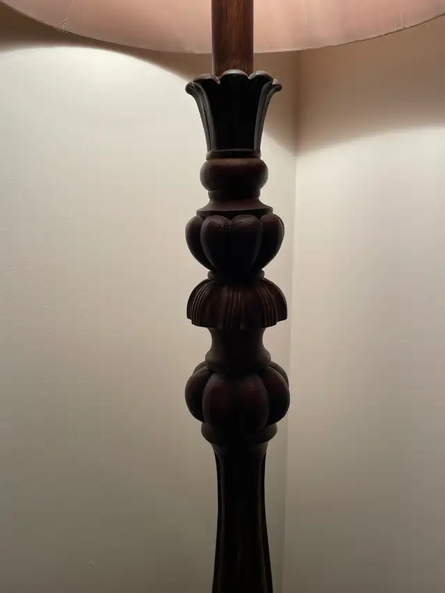 Antique Floor Lamp in Indoor Lighting & Fans in Windsor Region - Image 4