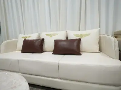 This elegant, used luxury 6-seater sofa set comes complete with a matching center table, perfect for...