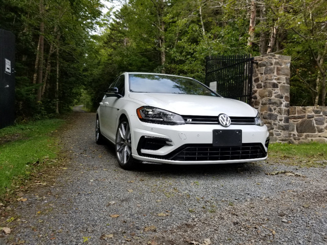 2018 V.W Golf "R" - DSG - low kms - with snows and dash cams in Cars & Trucks in Bedford