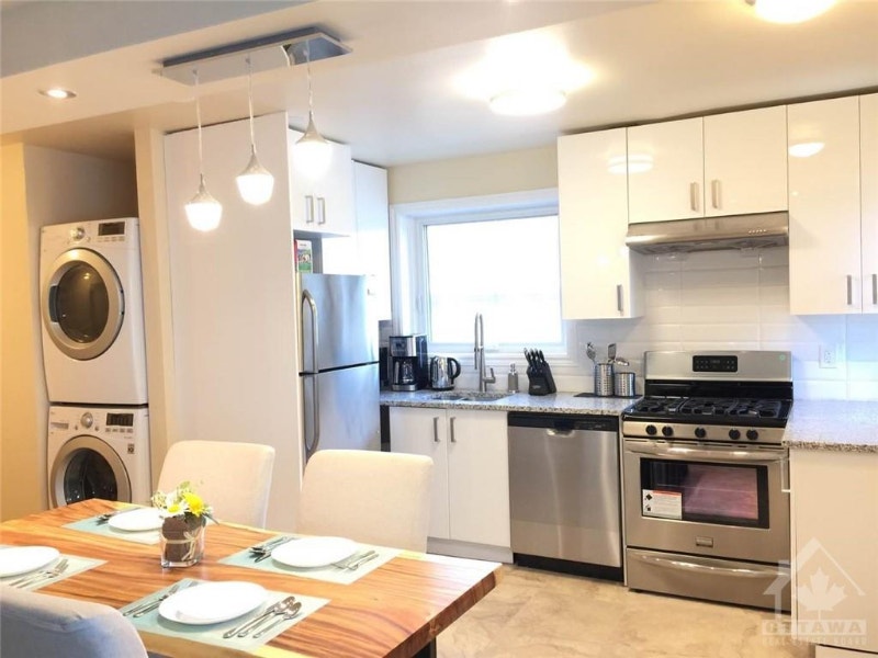 Great 3 bedroom apartment for rent, located at Bank & Walkley Long