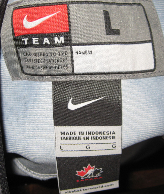 Nike Team Canada IIHF Hockey Jersey 150th Anniversary Large in Hockey in Sudbury - Image 2