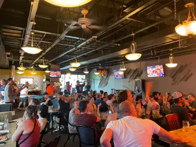 Imediete start , experienced evening server for neighborhood pub , busy , must have enough experienc...