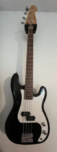 Bass guitar 