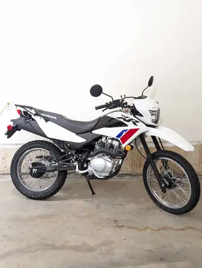 2025 Honda XR150L Dual Sport Motorcycle with only 530km street driven only. The bike is in like new...