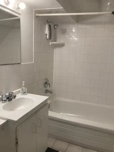 1 PRIVATE ROOM for rent FEMALE ONLY